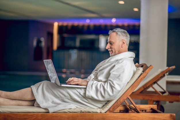 Jak się odprężyć poprzez oddech i medytację